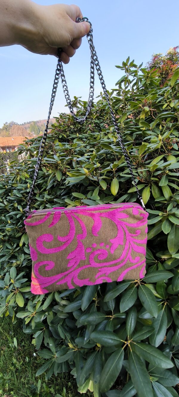 Pochette marrone e fucsia